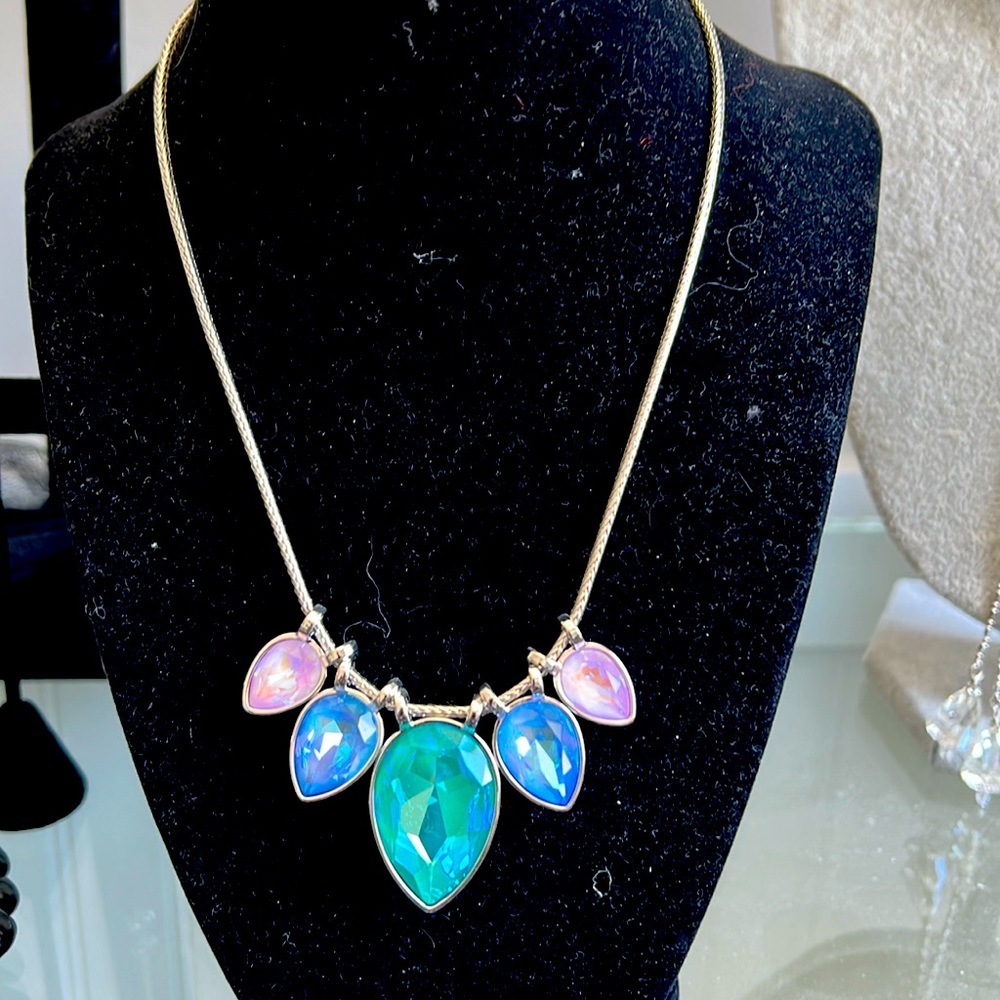 Slide necklace with removable pieces. Rhodium